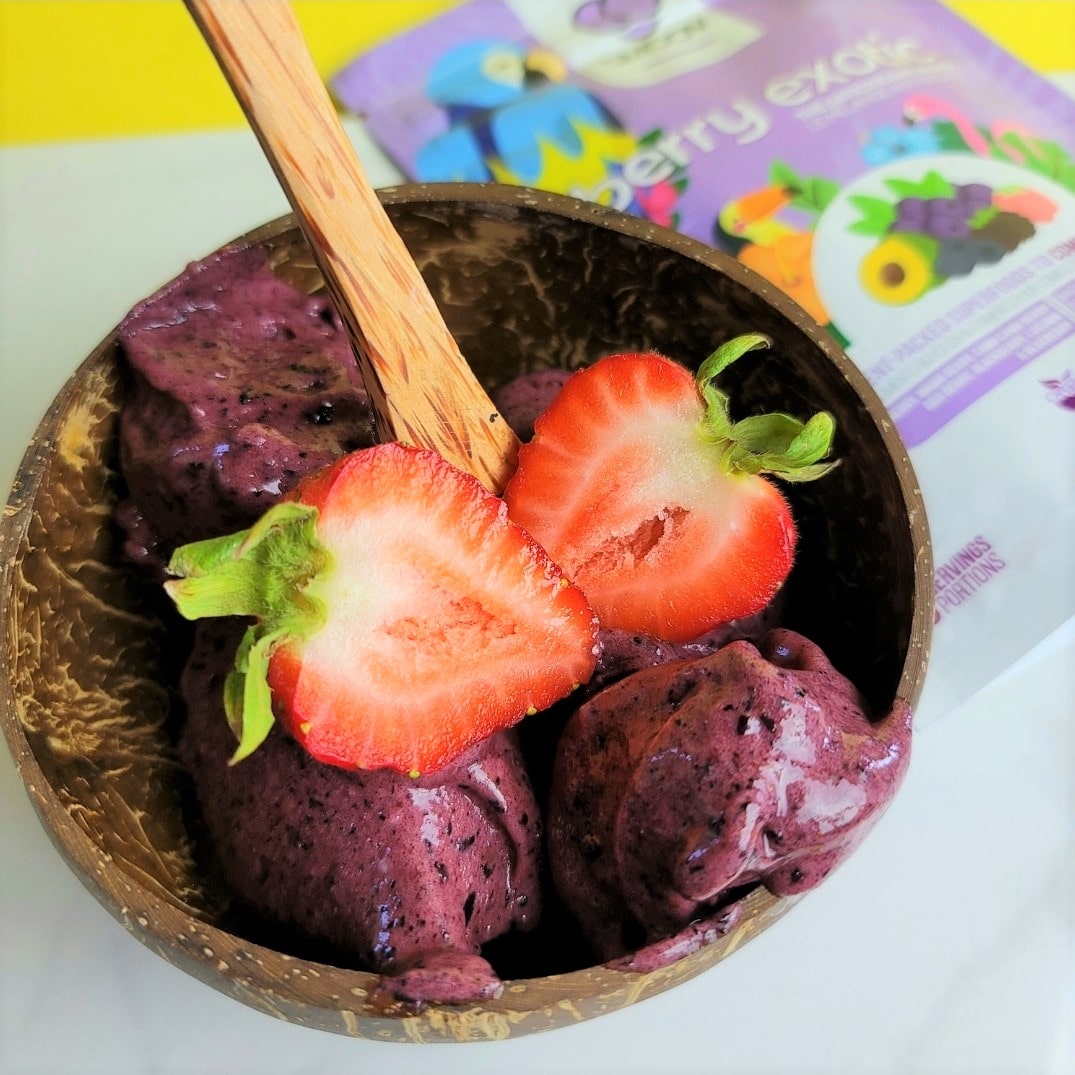  Ice cream that nourishes you ?! Yup, give this delicious & super nutritious berry nice cream a try. They're packed with the world's most antioxidant-rich berries- those are nutrients to protect our bodies.