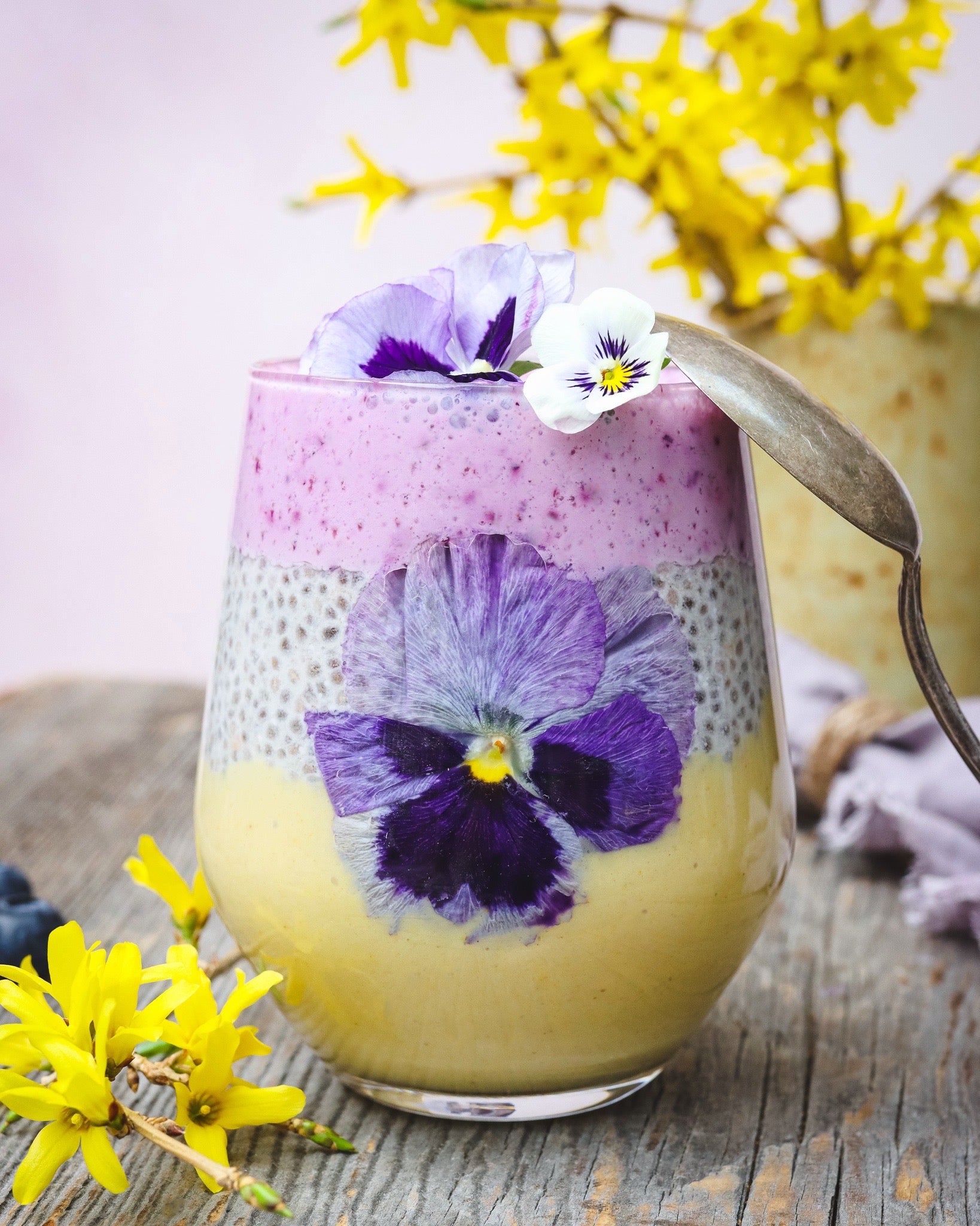 Breakfast parfait made using SMOOV maqui berry powder